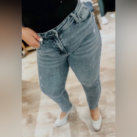 Judy Blue Jeans - Picture 2 of 6